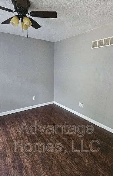 721 N 70th Ter — Photo 2