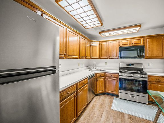 4th image of 19 Walnut St