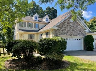 28 Young Ct, Chester, NJ 07930