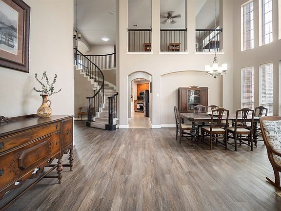 2nd image of 1709 Tamarack Dr