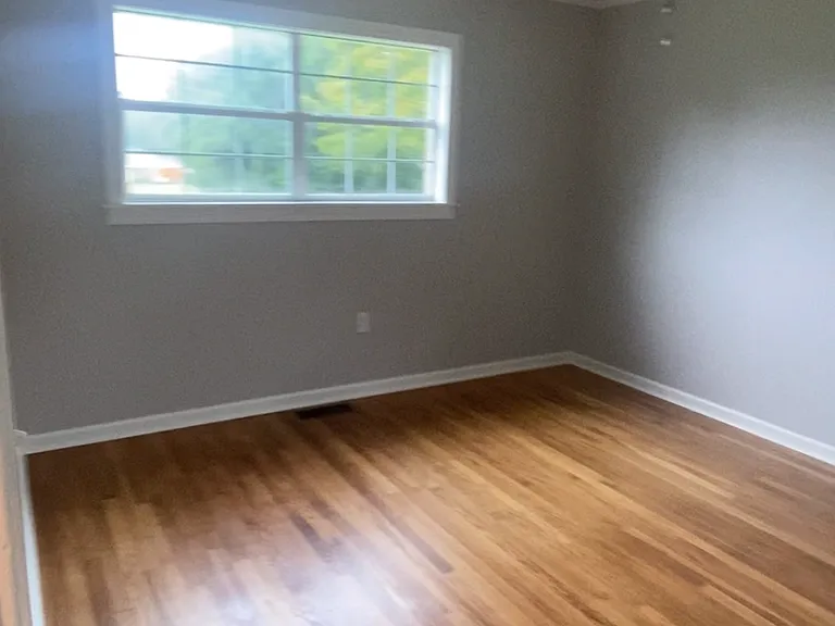 109 Stewart Dr — Photo 16