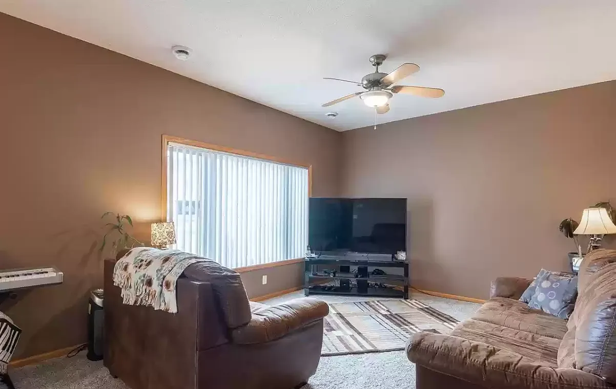 3 bed, 2.5 bath, 1826 sqft, $2,025 — Photo 2