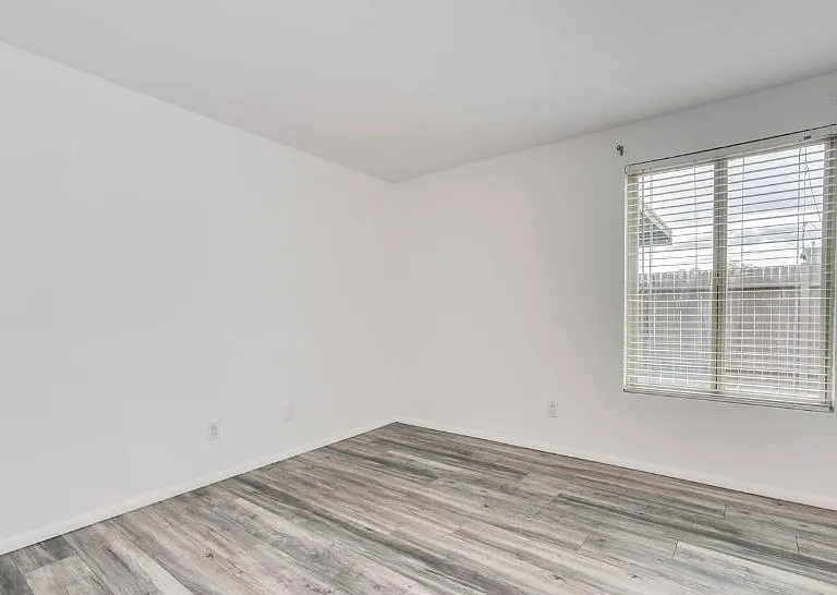 1327 S Wright Rd — Photo 27