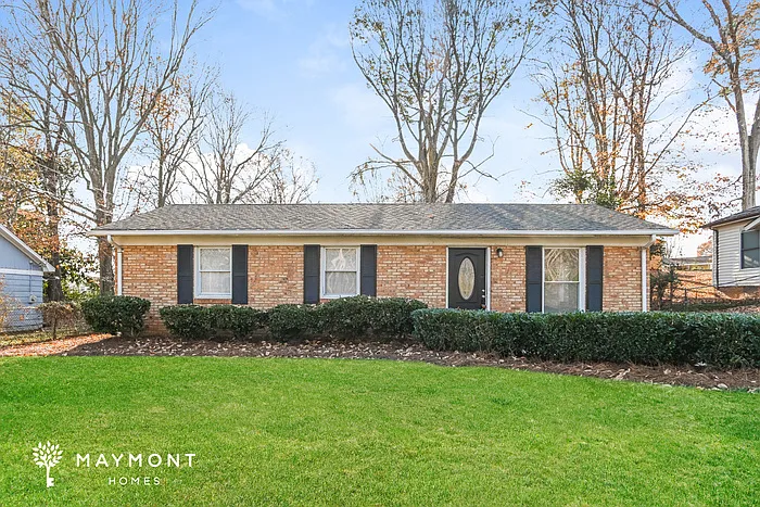 3 bed, 1.0 bath, 976 sqft, $1,645 — Photo 1