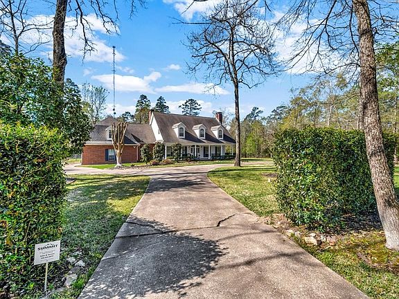 3rd image of 812 Whitehouse Dr