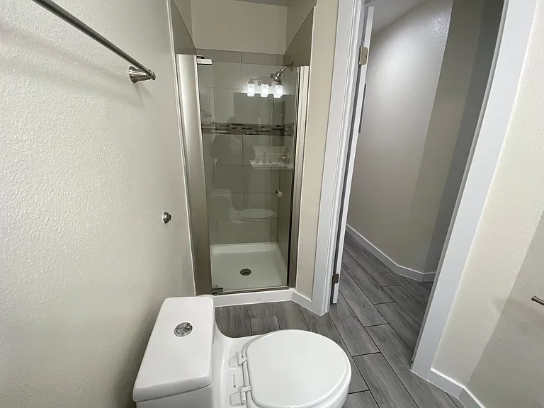 Tarzana Terrace Apartments — Photo 39