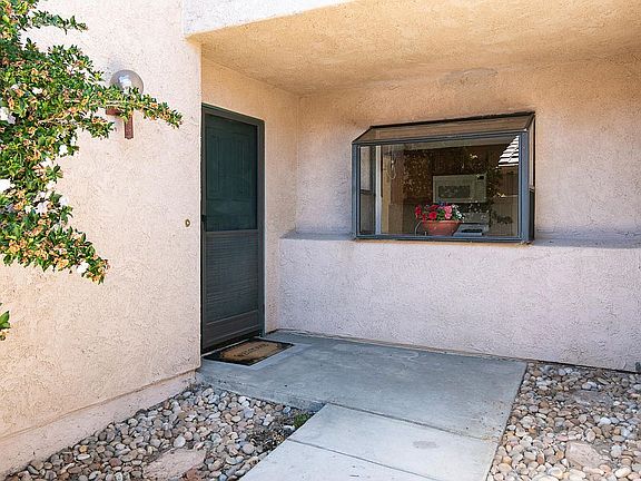 4th image of 897 Sandberg Ln