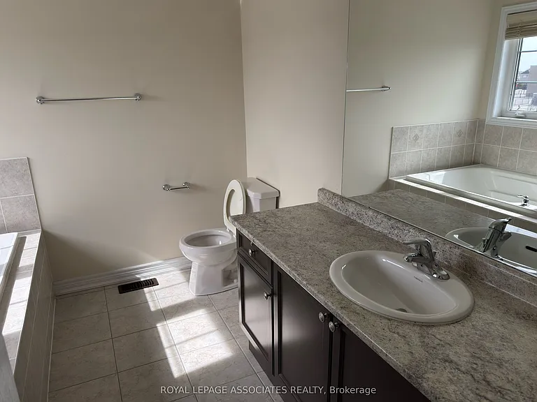 75 Meltwater Cres #UPPER LV — Photo 10