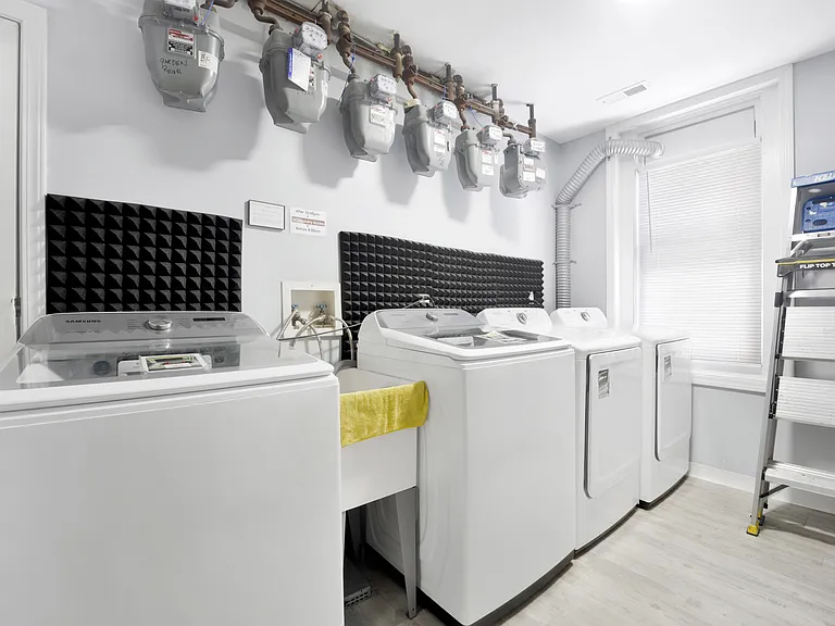 460 W 28th Pl #3R — Photo 15
