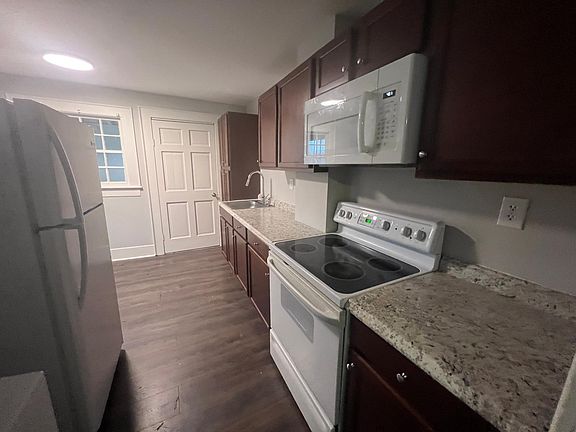 3rd image of 716 E Pine St