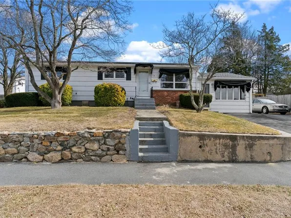 116 Stony Acre Dr, Cranston, RI 02920