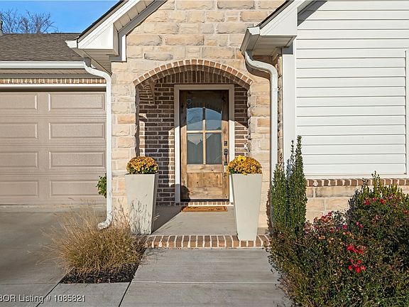 4th image of 8305 McLaren Dr