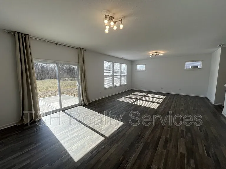 4801 Summerfield Dr — Photo 11