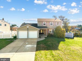 2 Candlestick Rd, Clementon, NJ 08021