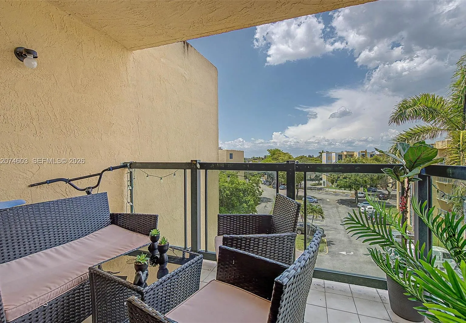 International Park Condo — Photo 2