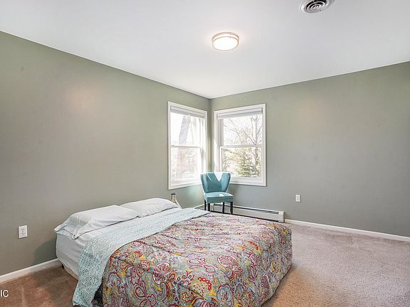 5th image of 2147 Dunnigan Ave NE