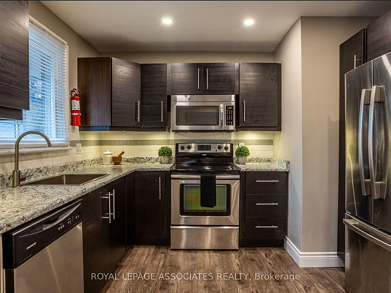 203 Cromwell Ave #MAIN — Photo 11