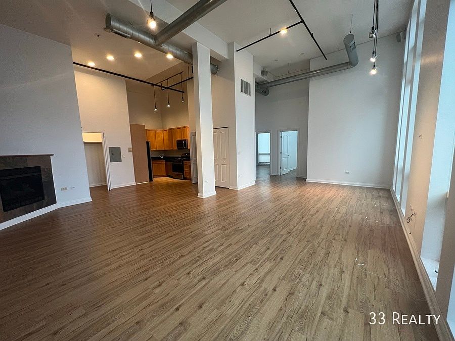 1st image of 1215 W Gunnison St APT 204
