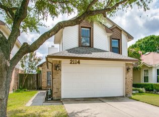 2114 Holly Hill Ln, Carrollton, TX 75007