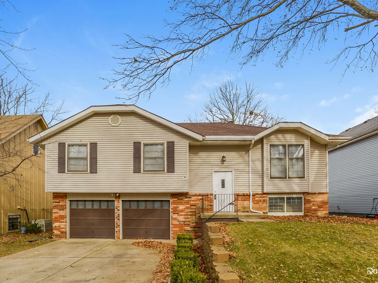 4 bed, 2.5 bath, 1835 sqft, $2,440 — Photo 1