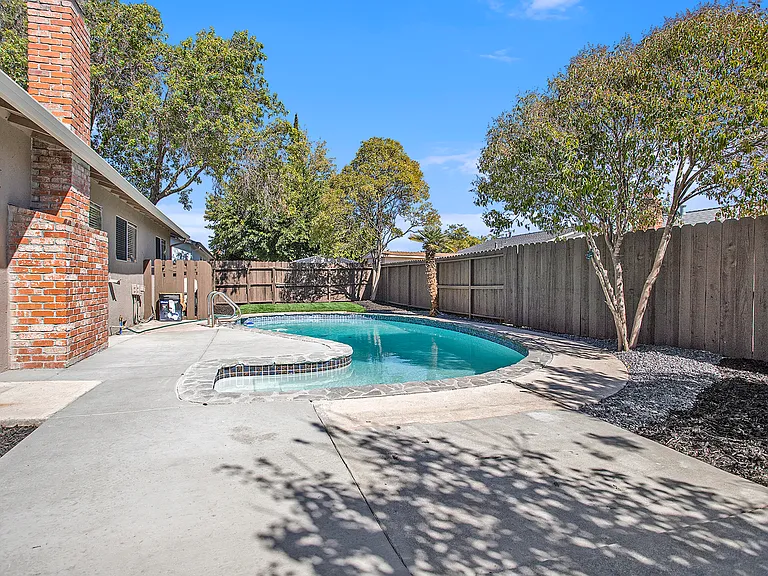 7196 Tamarack Dr — Photo 23