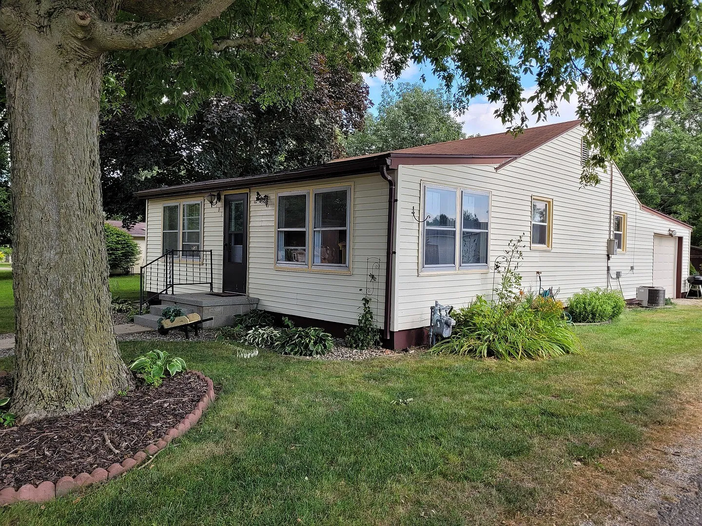 101 E Franklin St photo 1