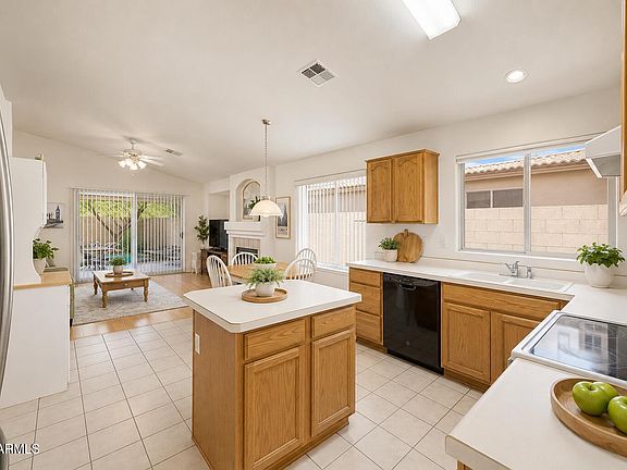 4th image of 1102 W HEATHER Avenue