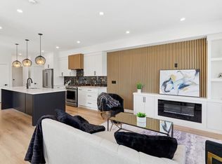 2402 S Westmount Rd NW, Calgary, AB T2N3N8