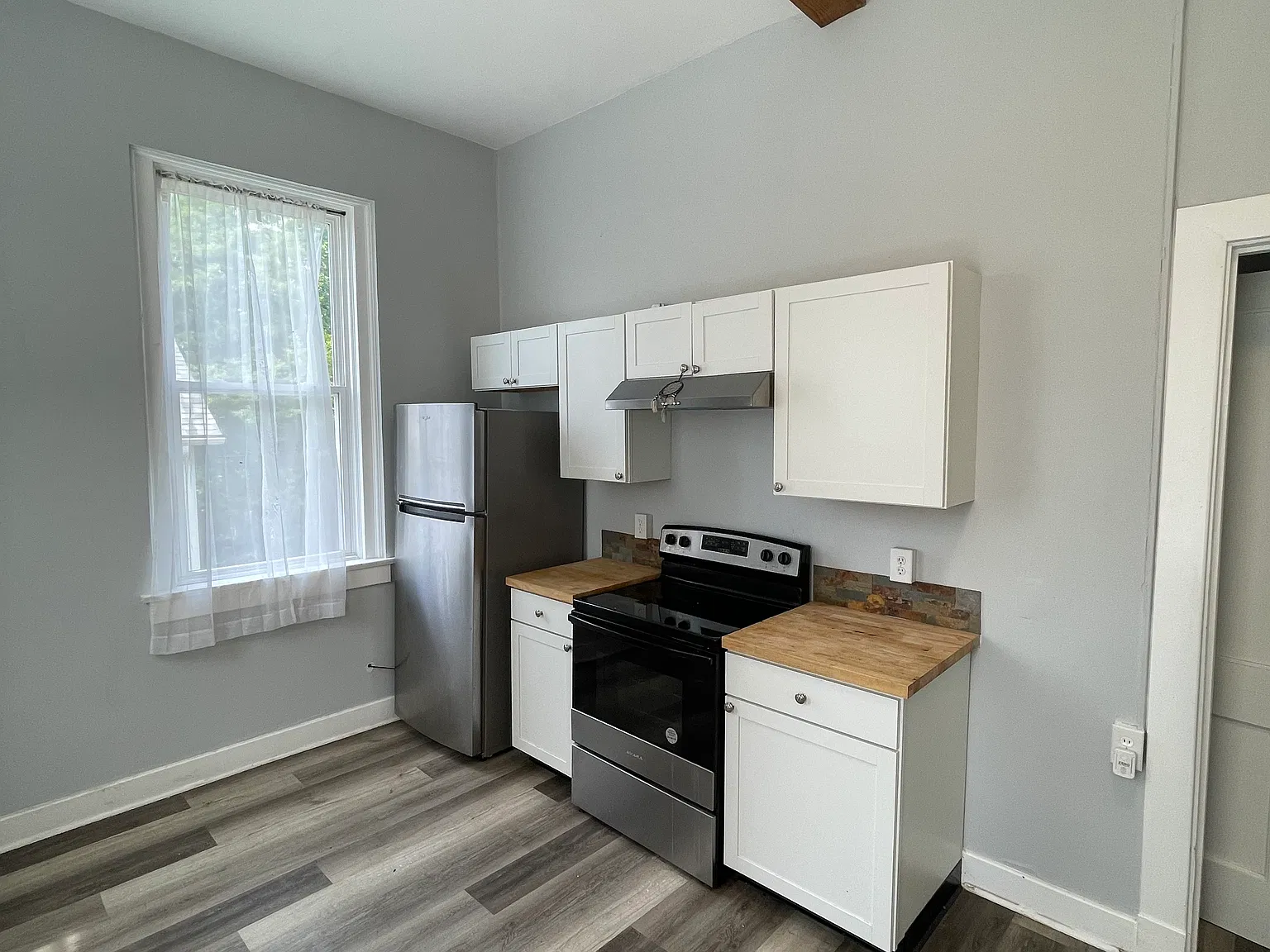 1731 Edenside Ave — Photo 3
