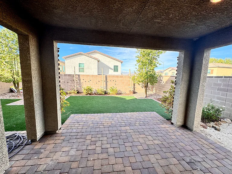 2711 Lindsey Springs St — Photo 16