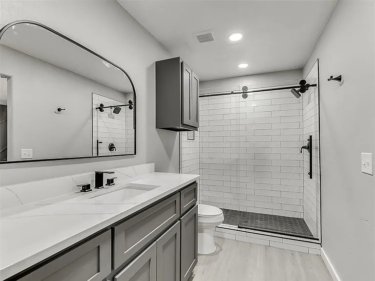 6917 Woodridge Ave — Photo 25
