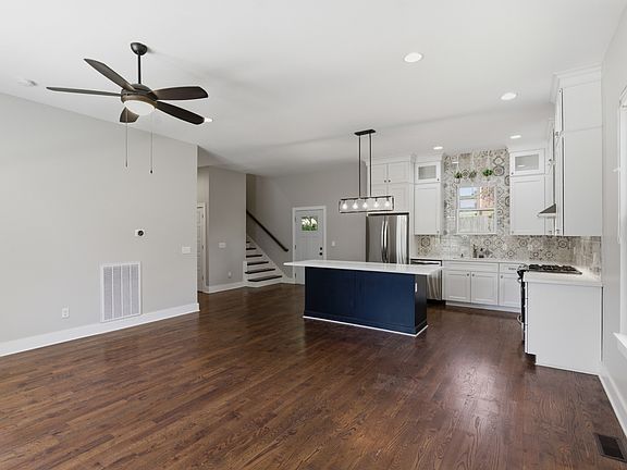 5th image of 1007 Dew St