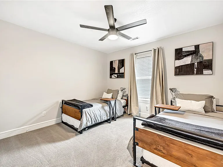 701 SW Maidstone Ave — Photo 22