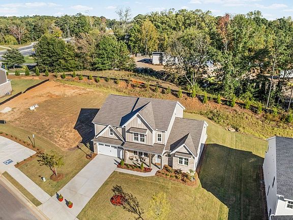 3rd image of 111 Wood Grove Ln