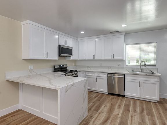 4th image of 2111 Tulare St #6