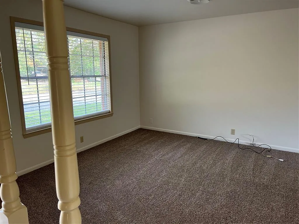 1 bed, 1.0 bath, 1038 sqft, $1,100 — Photo 2