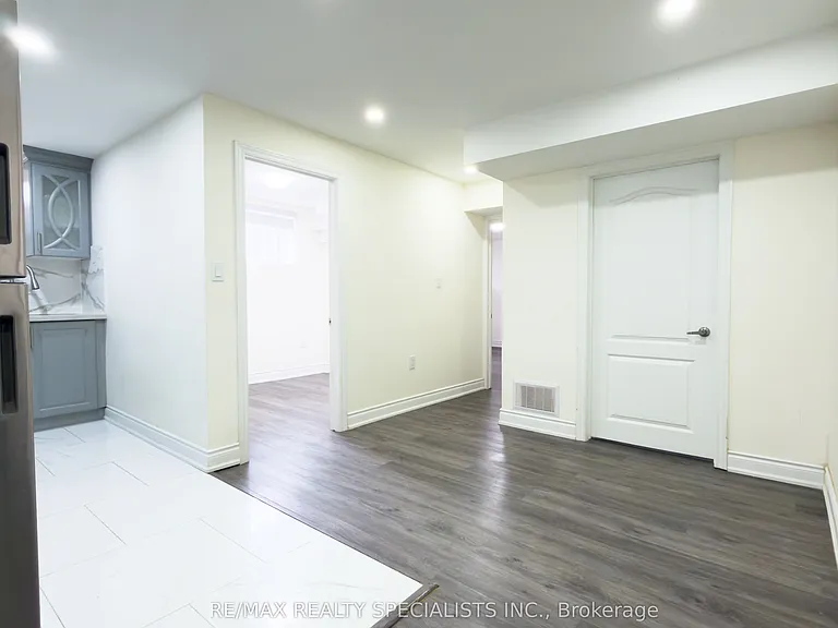 602 Queen Mary Dr #LOWER — Photo 5