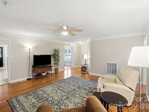 4th image of 416 Ambrose Ln