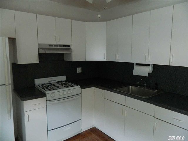 2nd image of 2892 Chester St