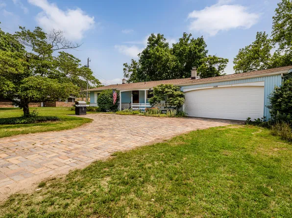 2400 Lora Dr, Benton Harbor, MI 49022