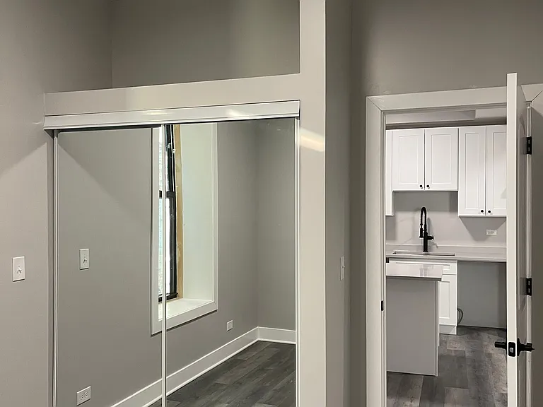 2120 S Fairfield Ave #1R — Photo 7