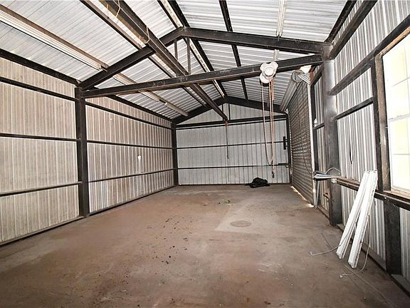 4th image of 2818 Woodlawn Dr