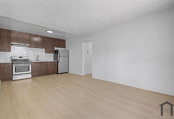 5th image of 620 W 84th St APT 1