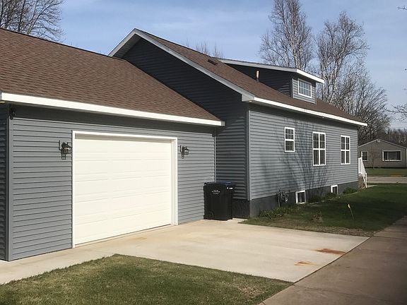 3rd image of 624 Delta Ave