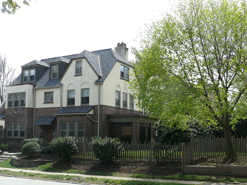 House & Side Yard