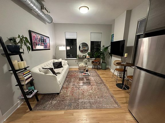 3rd image of 2337 W North Ave APT 3R