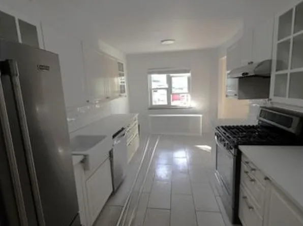 4019 196th St, Flushing, NY 11358