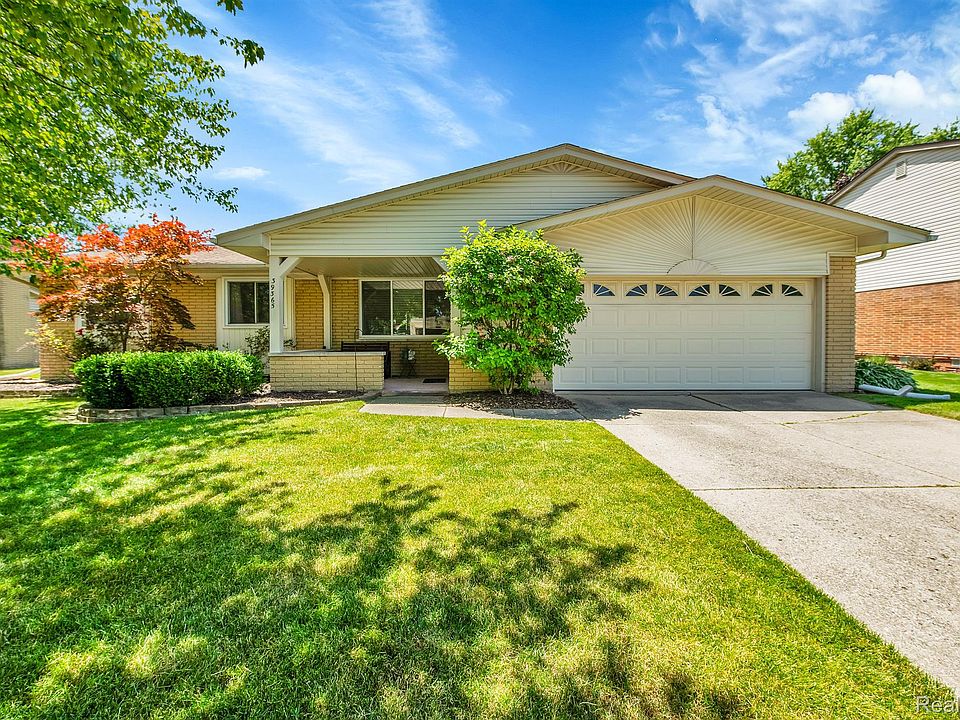 1st image of 39365 Cadborough Dr