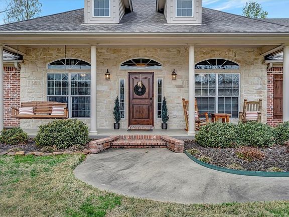 2nd image of 147 Magnolia Bnd