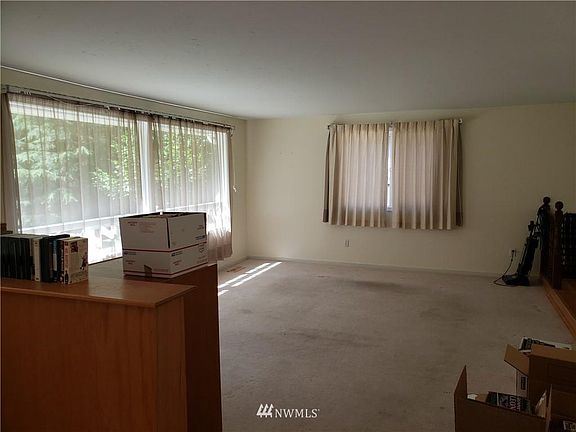2nd image of 2328 Lakemoor Dr SW